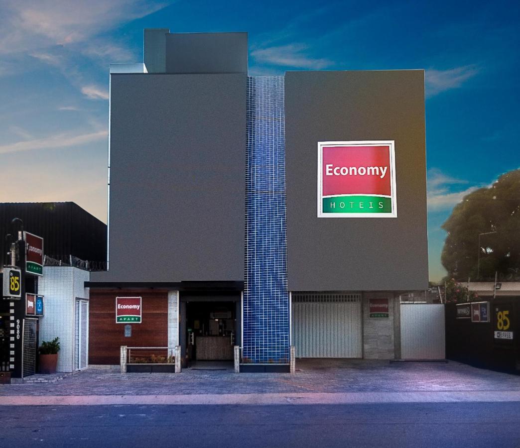 Economy Apart Natal Luaran gambar