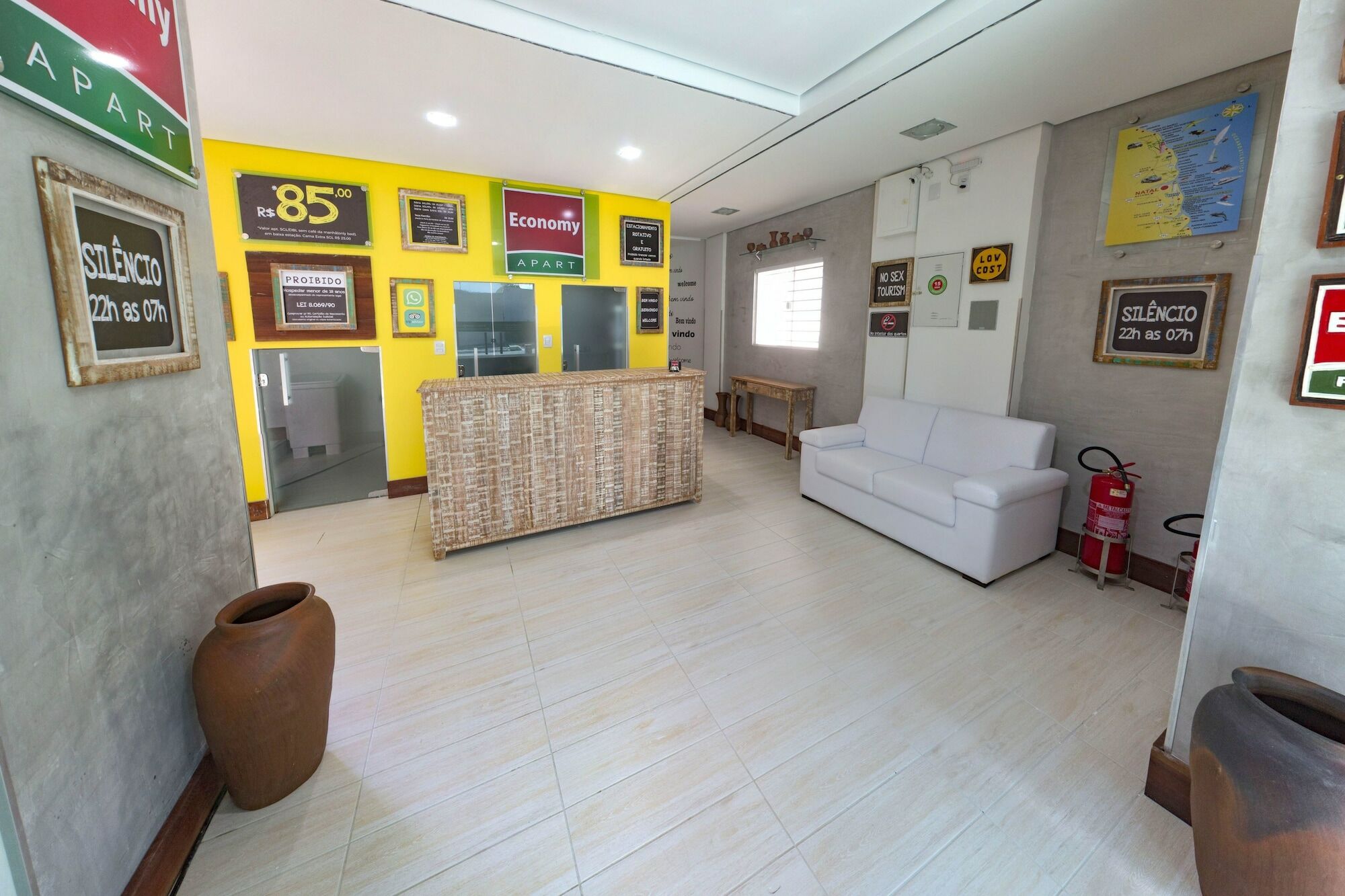 Economy Apart Natal Luaran gambar